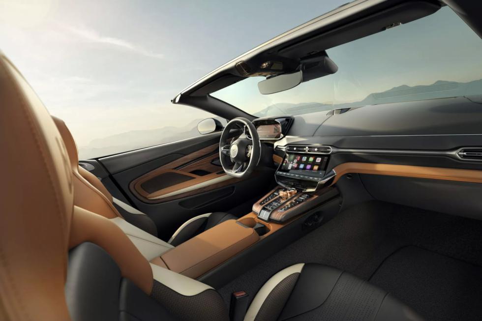 Aston Martin: 60 χρόνια Volante με δύο εντυπωσιακές DB12 και Vanquish